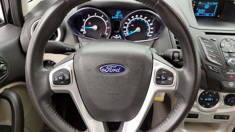 2016 Ford Fiesta SE 10