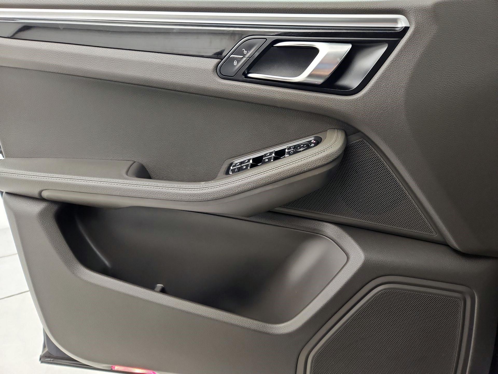 Thumbnail: 2018 Porsche Macan - 12