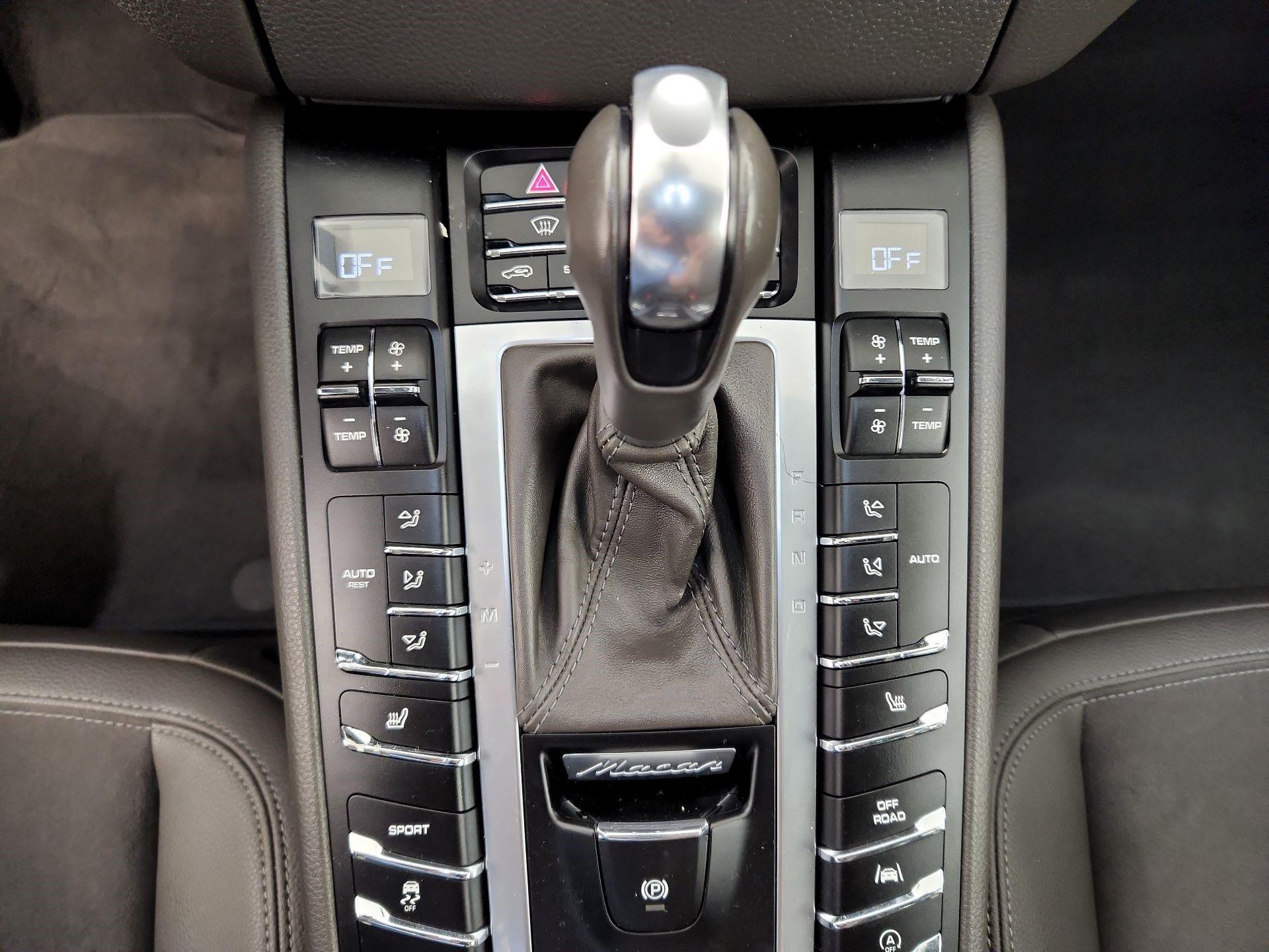 Thumbnail: 2018 Porsche Macan - 17