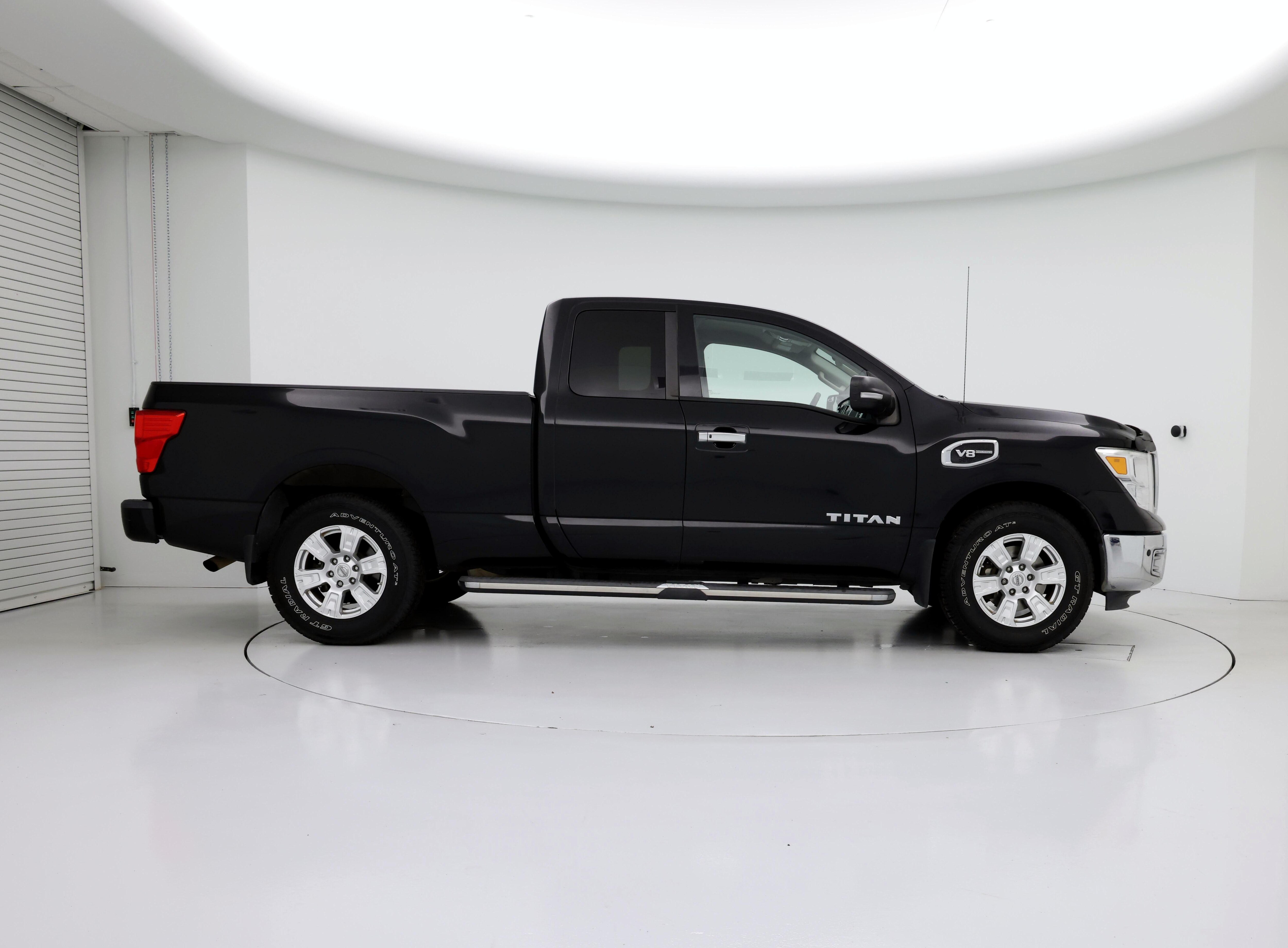 Thumbnail: 2017 Nissan Titan - 7
