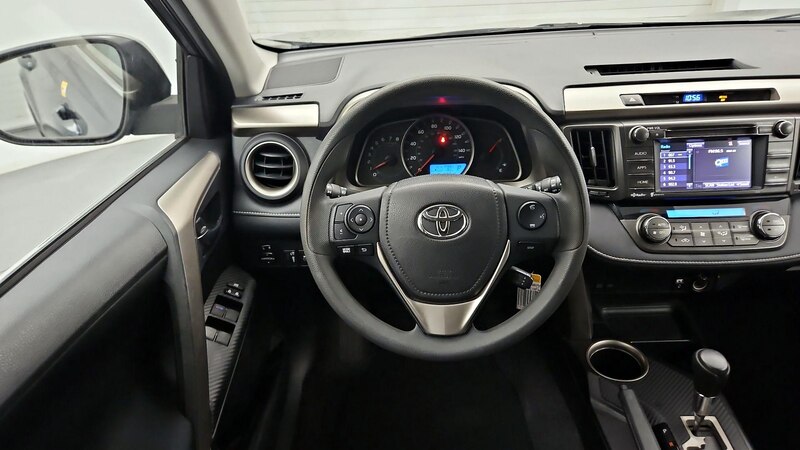 2015 Toyota RAV4 XLE 10