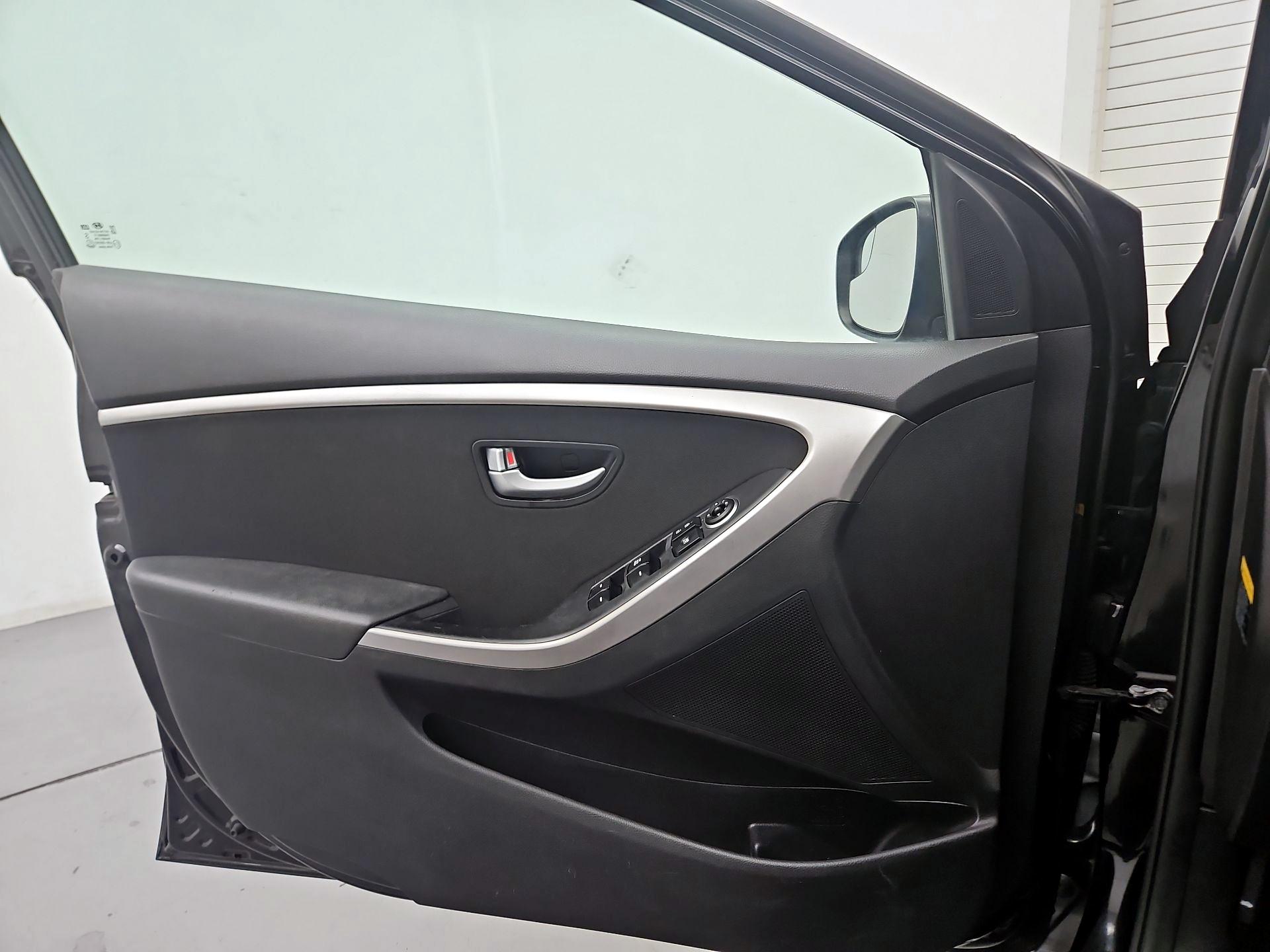Thumbnail: 2015 Hyundai Elantra - 12