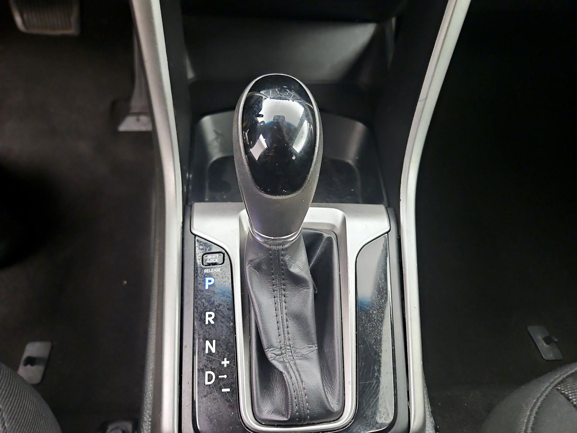 Thumbnail: 2015 Hyundai Elantra - 16