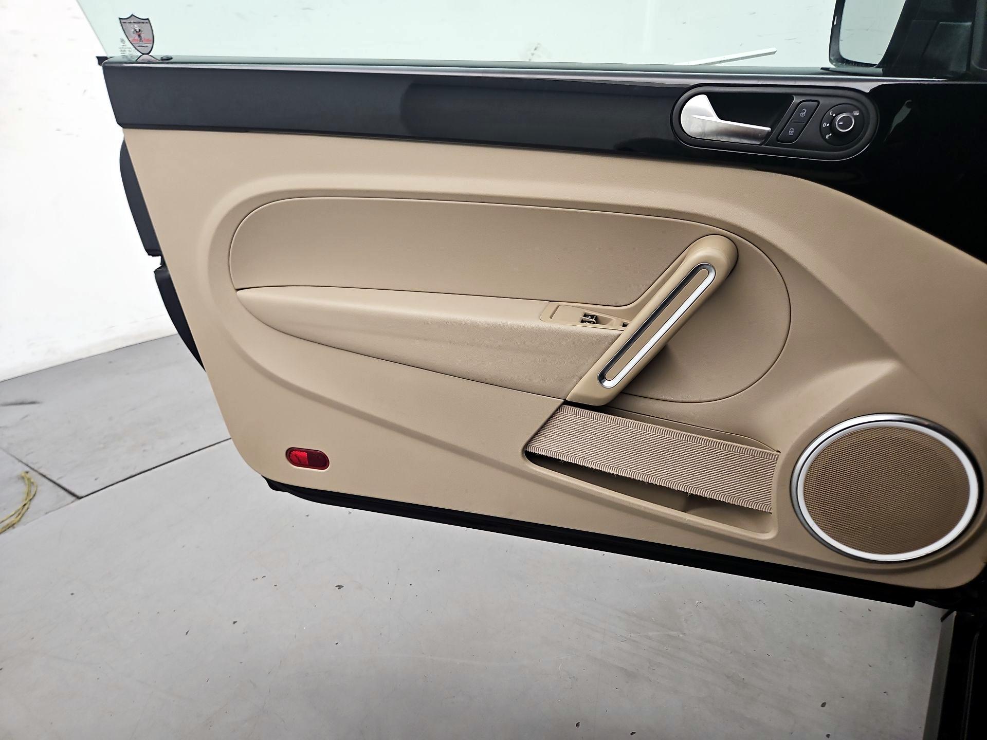 Thumbnail: 2017 Volkswagen Beetle - 12