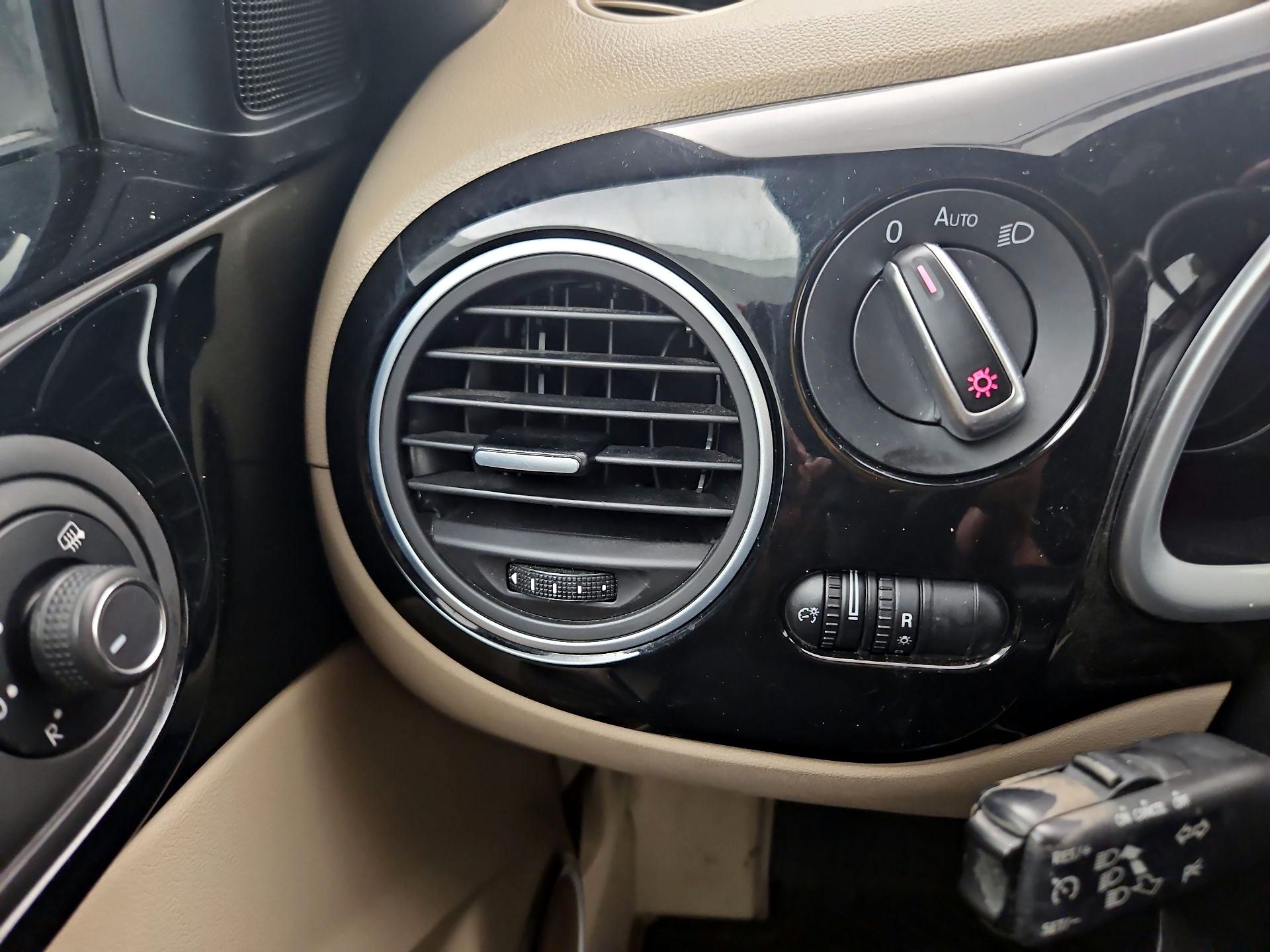 Thumbnail: 2017 Volkswagen Beetle - 13