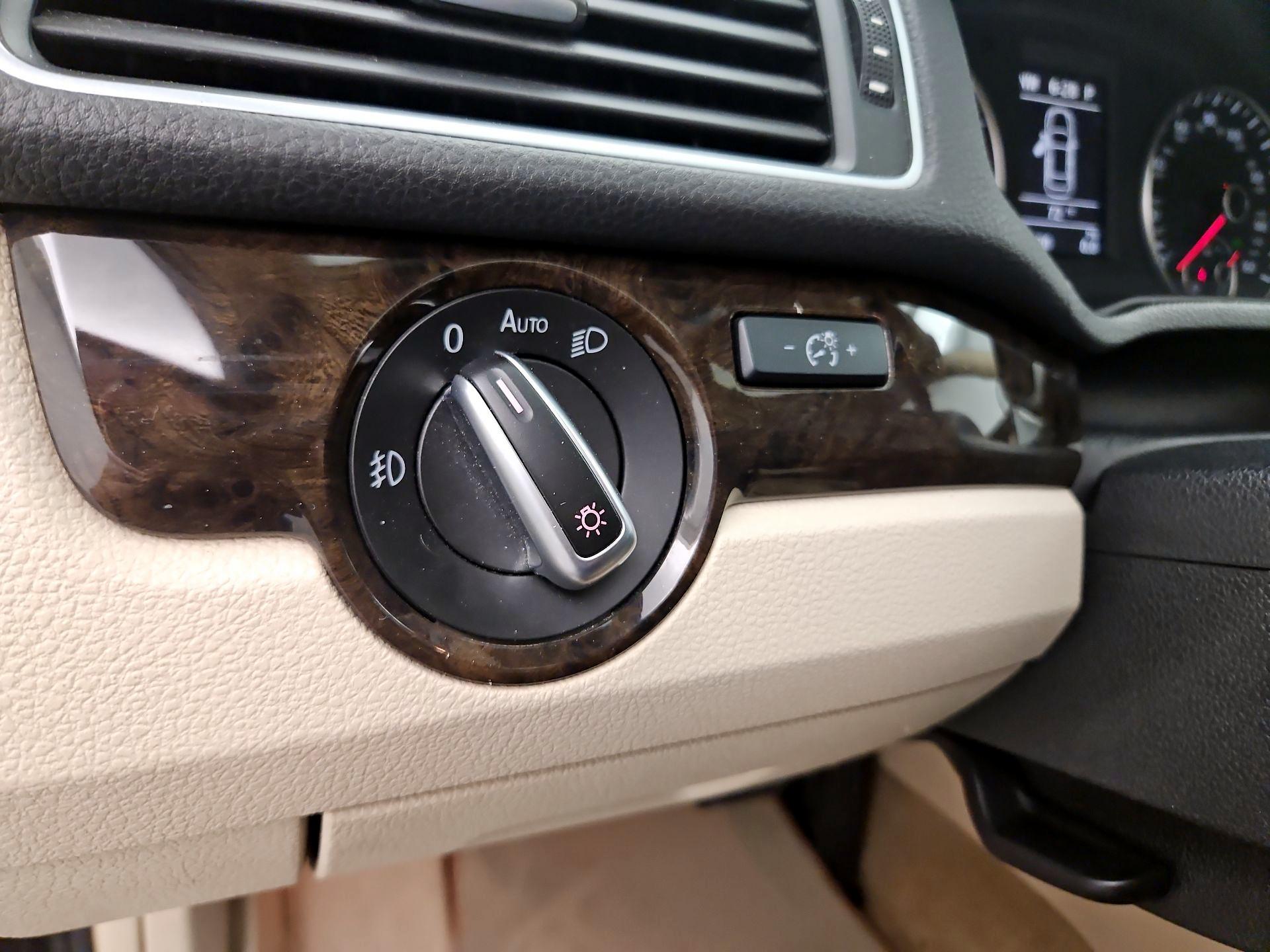 Thumbnail: 2014 Volkswagen Passat - 13