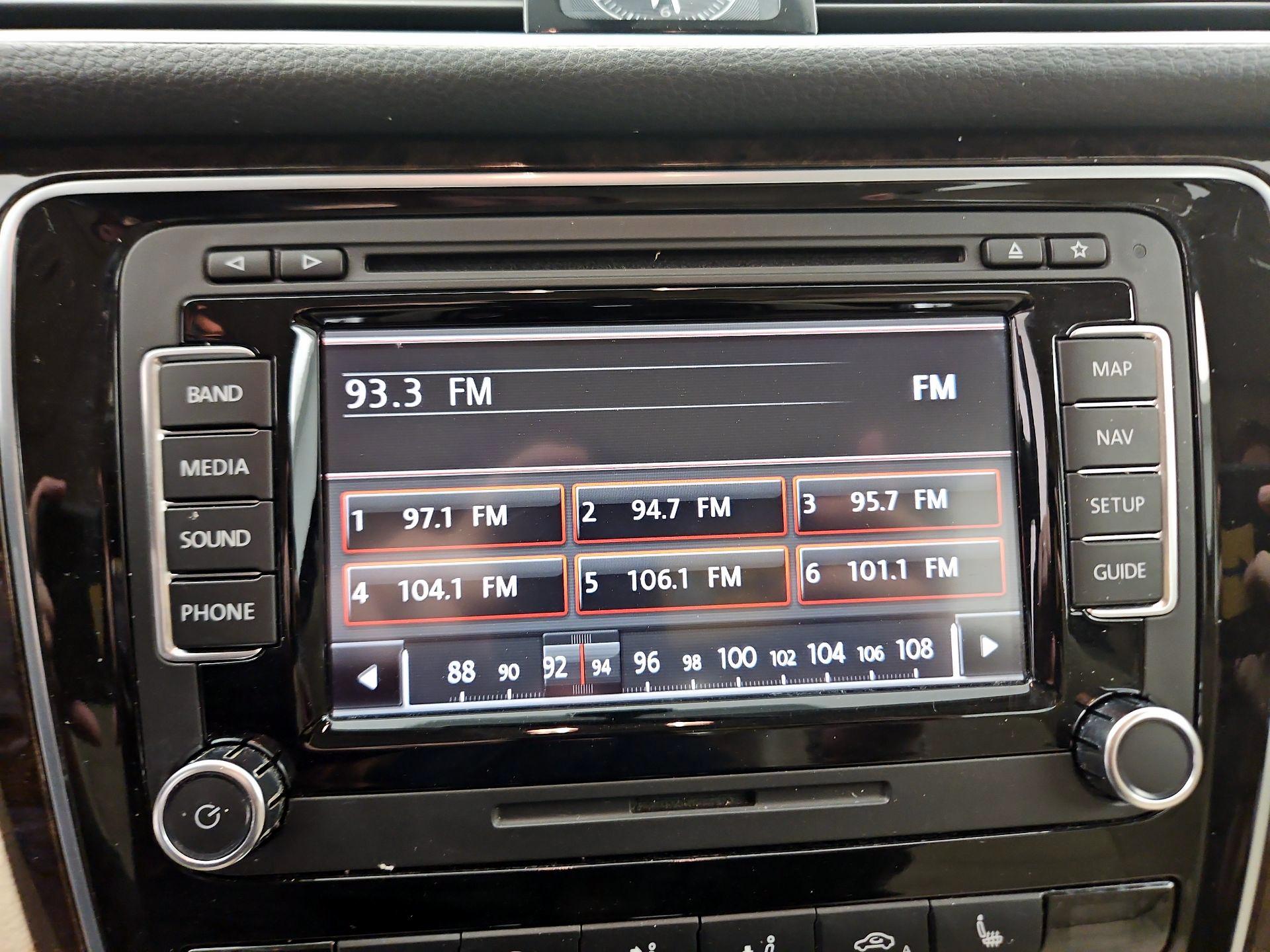 Thumbnail: 2014 Volkswagen Passat - 16