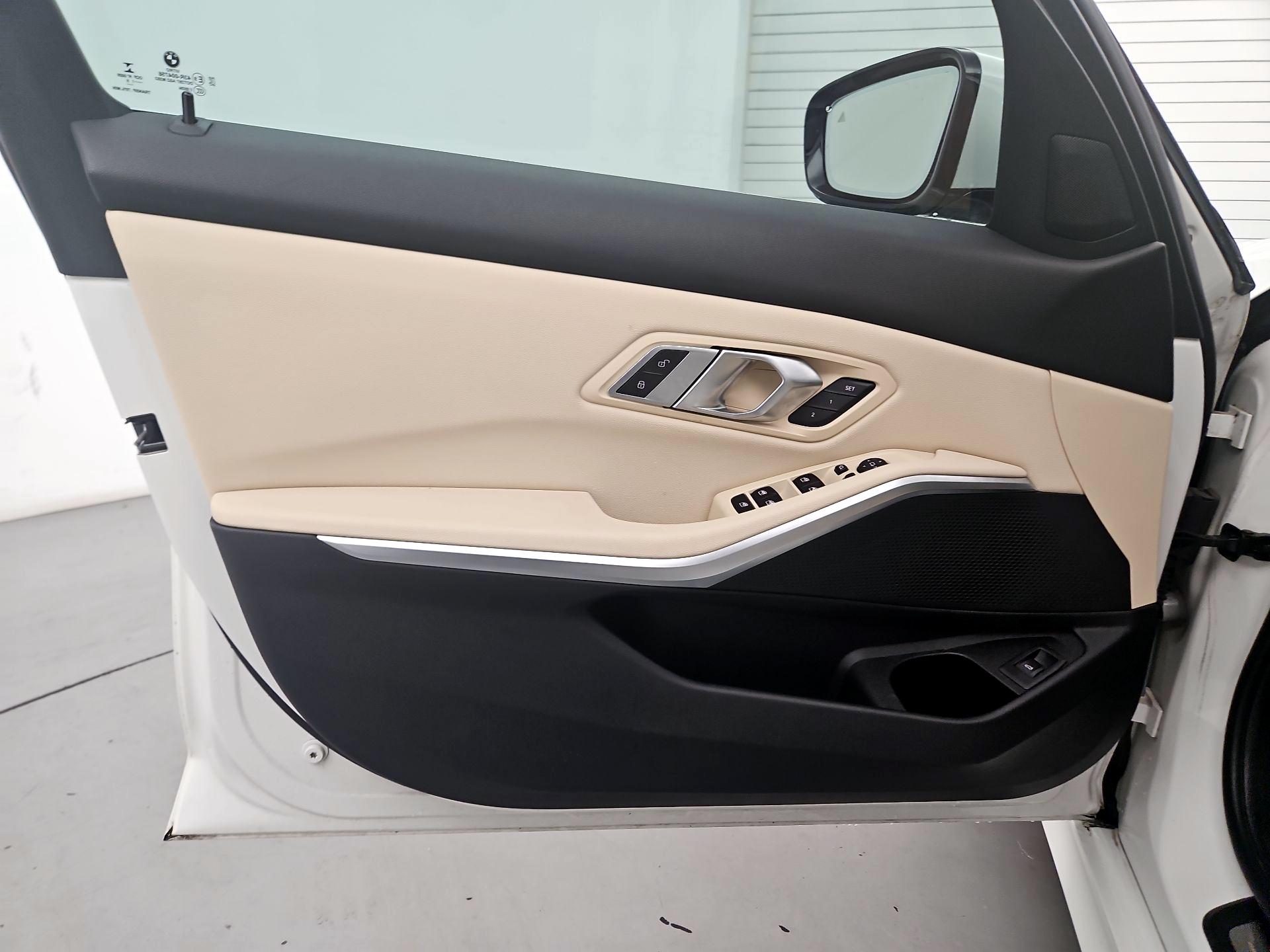Thumbnail: 2019 BMW 3 Series - 12