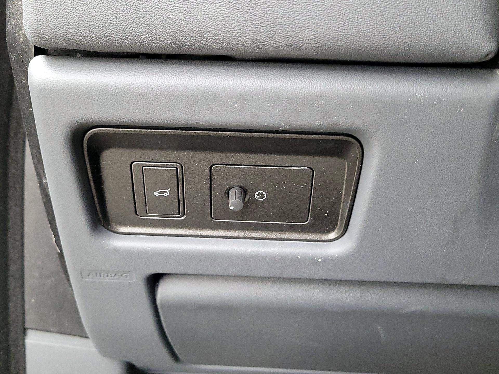 Thumbnail: 2019 Land Rover Range Rover Evoque - 13