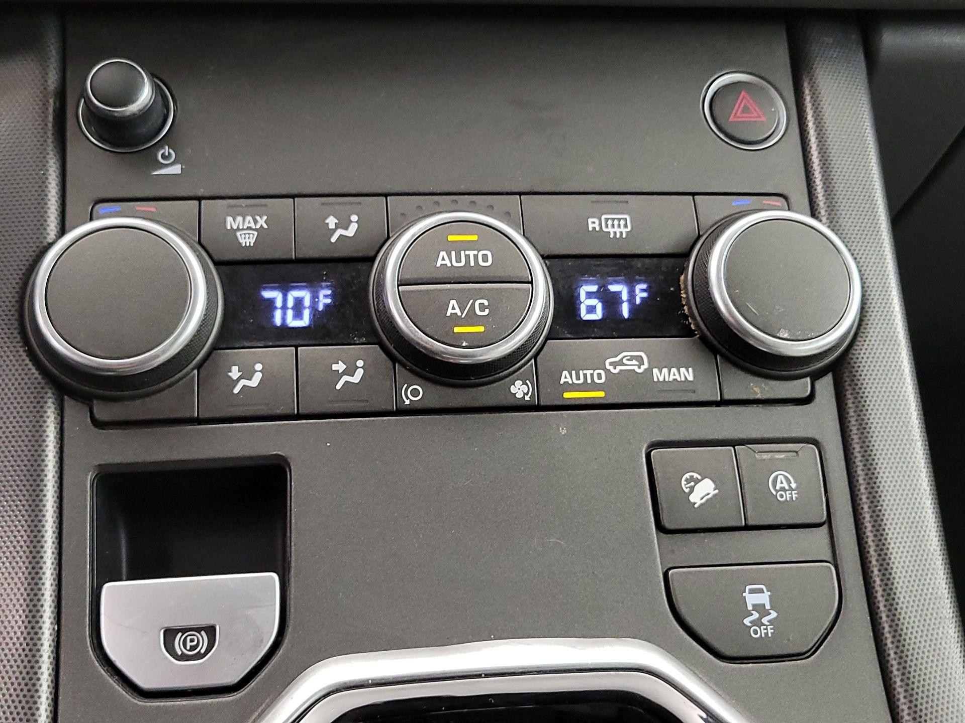 Thumbnail: 2019 Land Rover Range Rover Evoque - 16