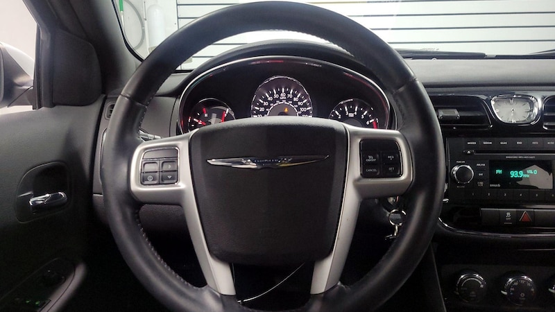 2013 Chrysler 200 Touring 10