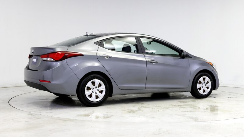 2016 Hyundai Elantra SE 8