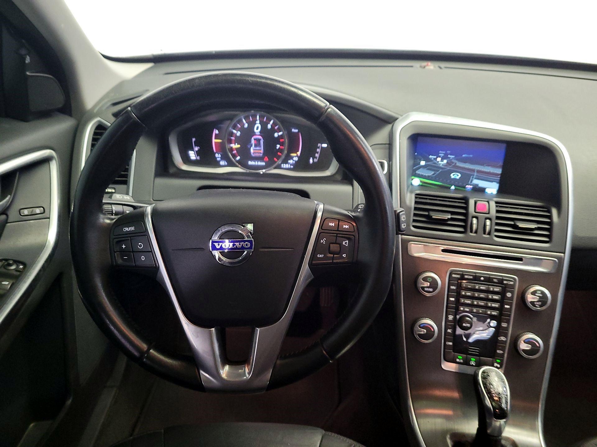 Thumbnail: 2016 Volvo XC60 - 10