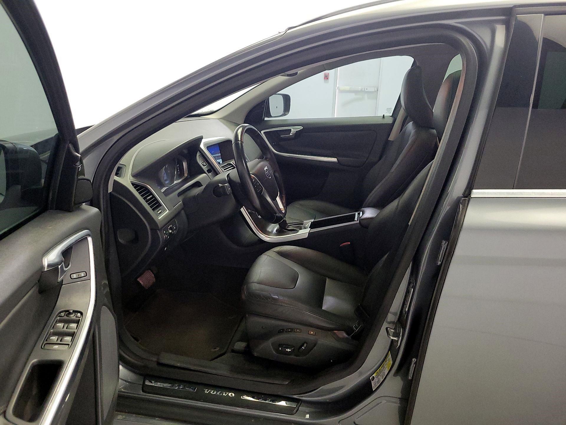 Thumbnail: 2016 Volvo XC60 - 11