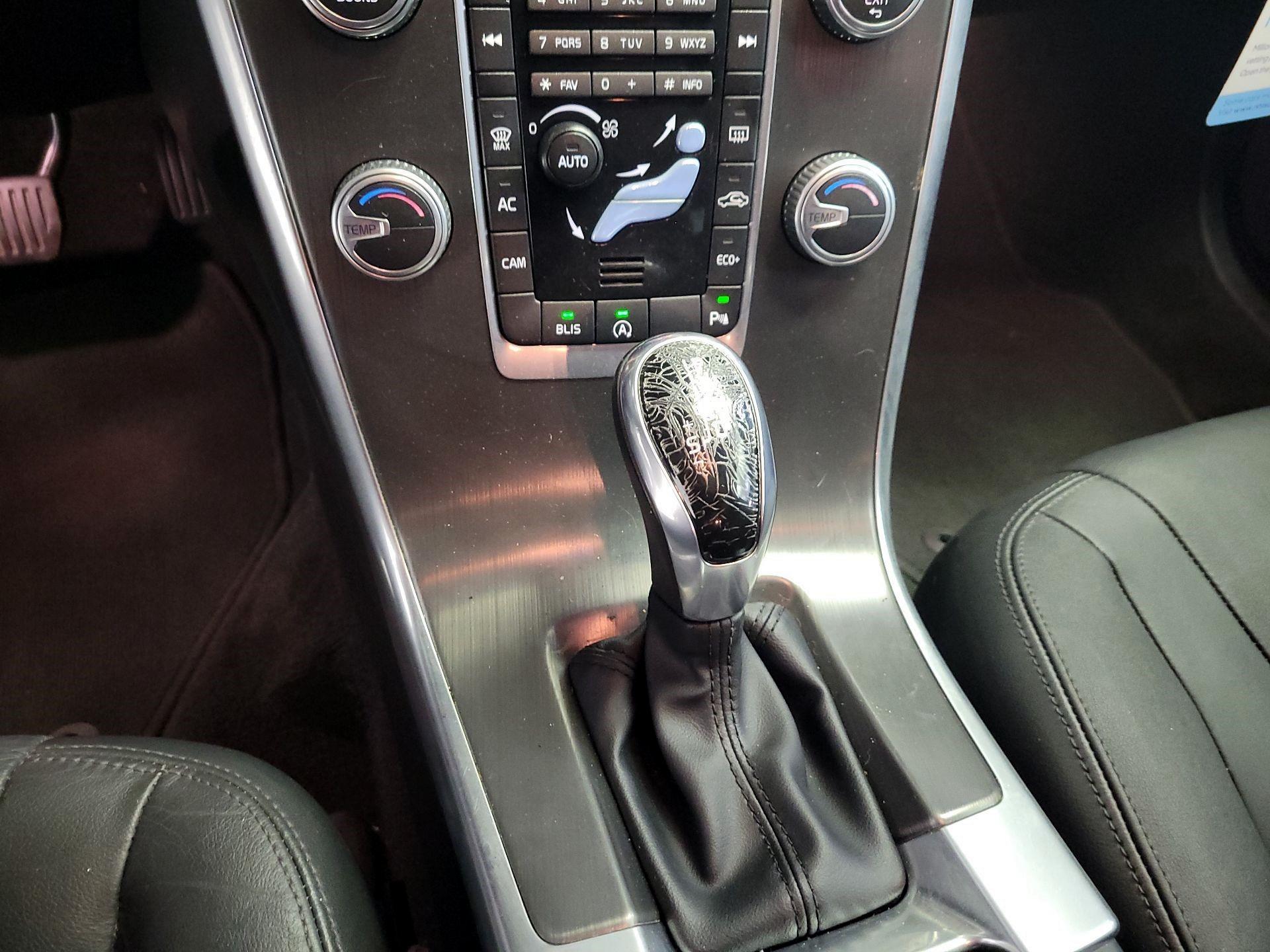 Thumbnail: 2016 Volvo XC60 - 18