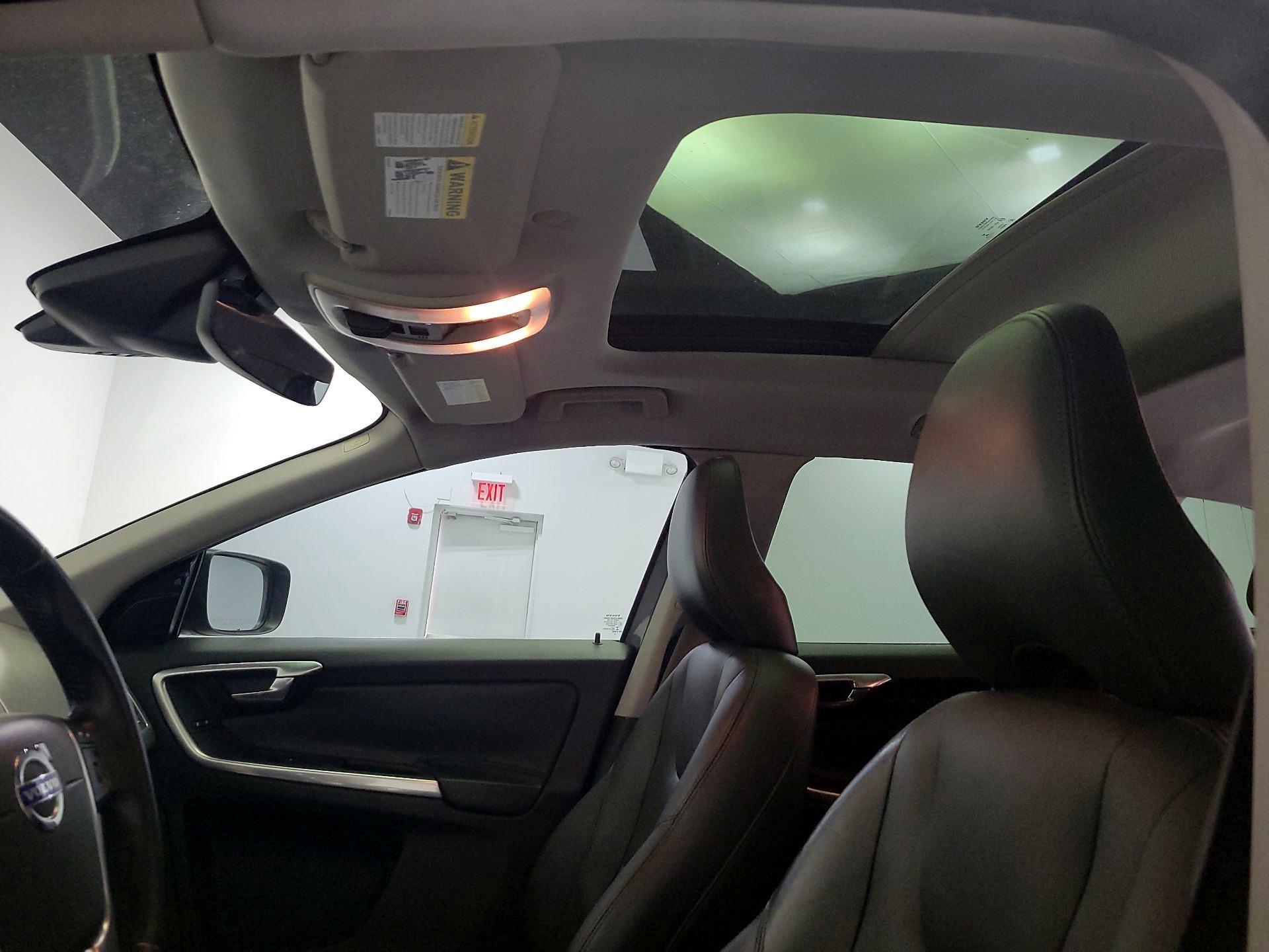 Thumbnail: 2016 Volvo XC60 - 20