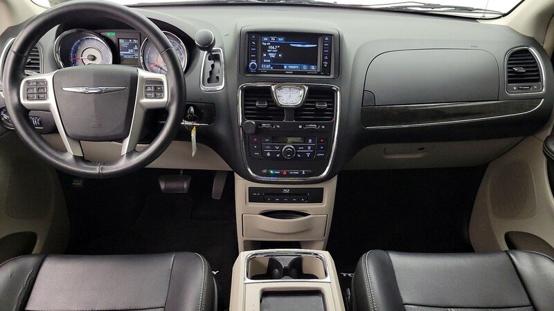 2014 Chrysler Town & Country Touring 9