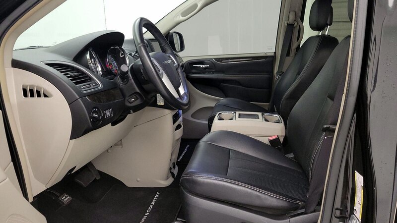 2014 Chrysler Town & Country Touring 11