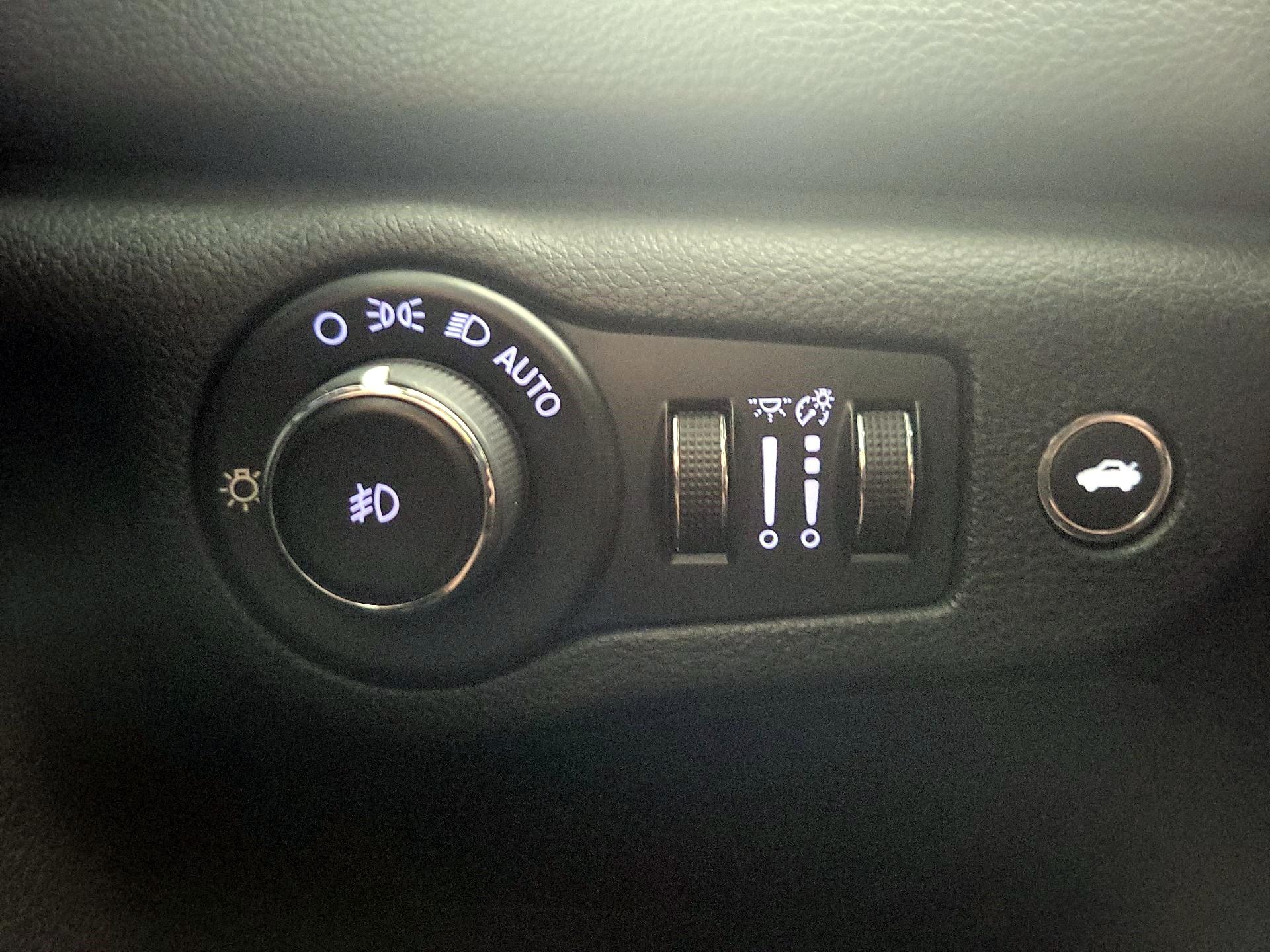 Thumbnail: 2015 Chrysler 200 - 13