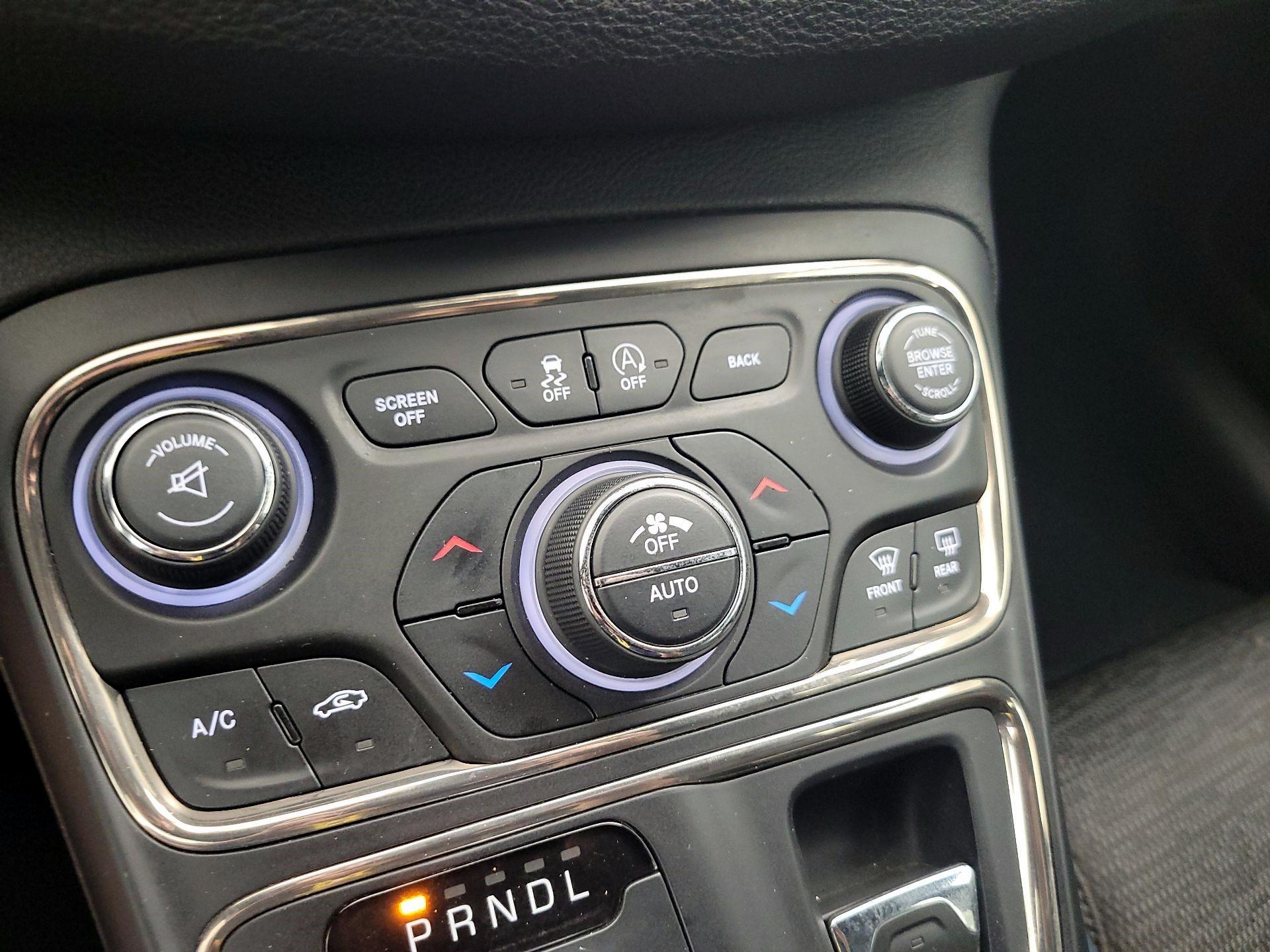 Thumbnail: 2015 Chrysler 200 - 15