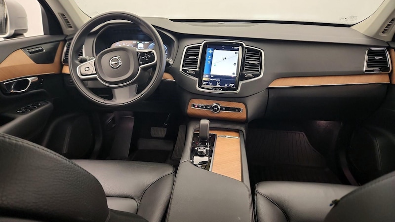 2022 Volvo XC90 T8 Inscription 9