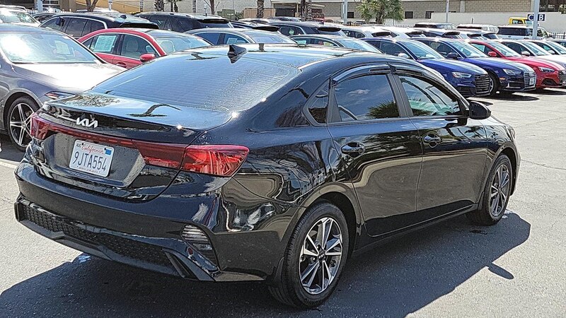 2023 Kia Forte LXS 5