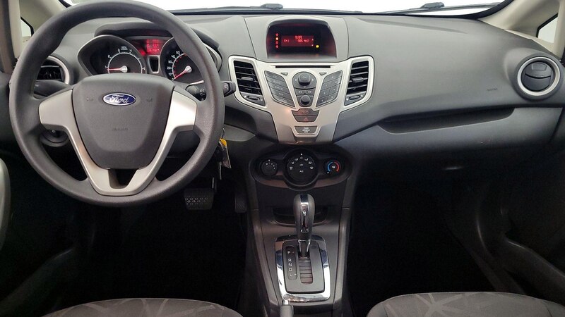 2012 Ford Fiesta SE 9