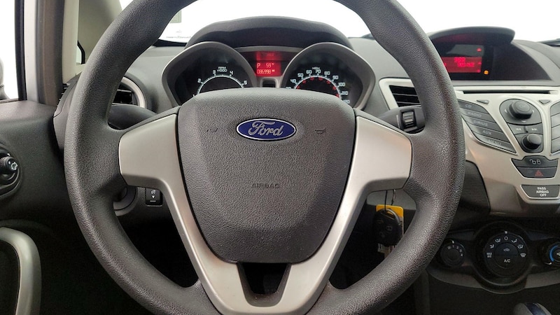 2012 Ford Fiesta SE 10