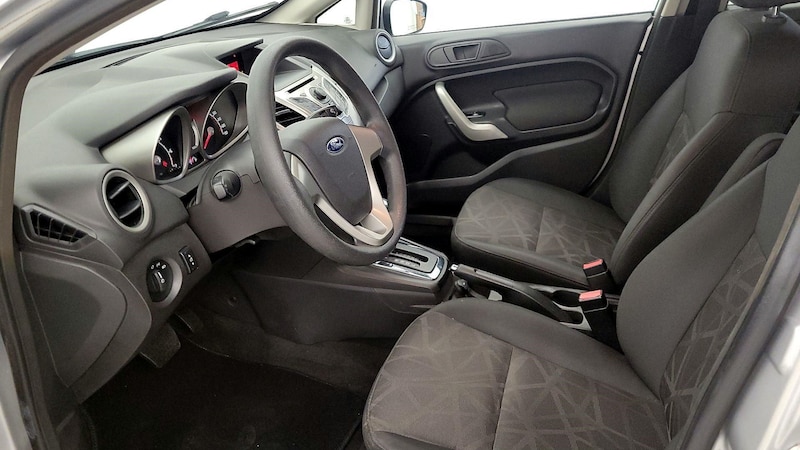 2012 Ford Fiesta SE 11