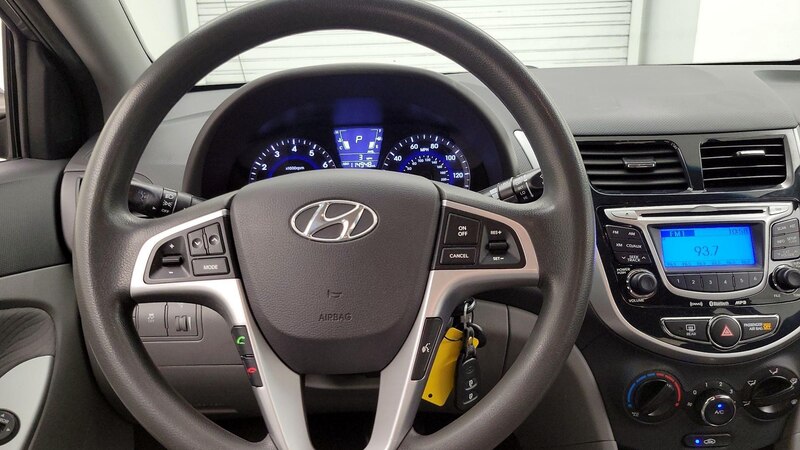 2012 Hyundai Accent GLS 10