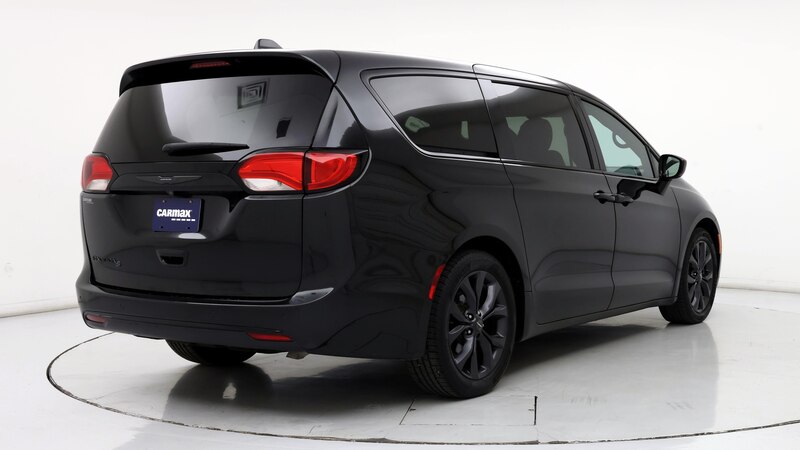 2019 Chrysler Pacifica Touring Plus 8