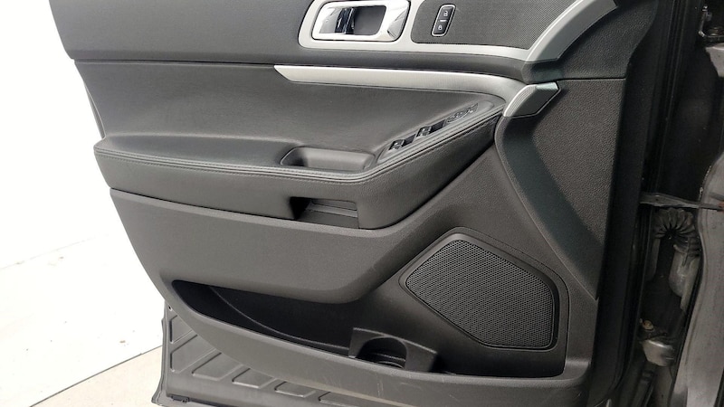 2015 Ford Explorer XLT 12