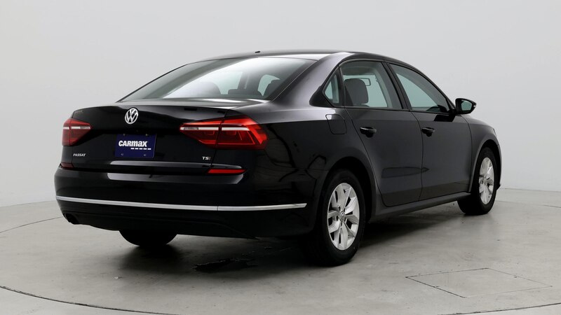 2018 Volkswagen Passat R-Line 8