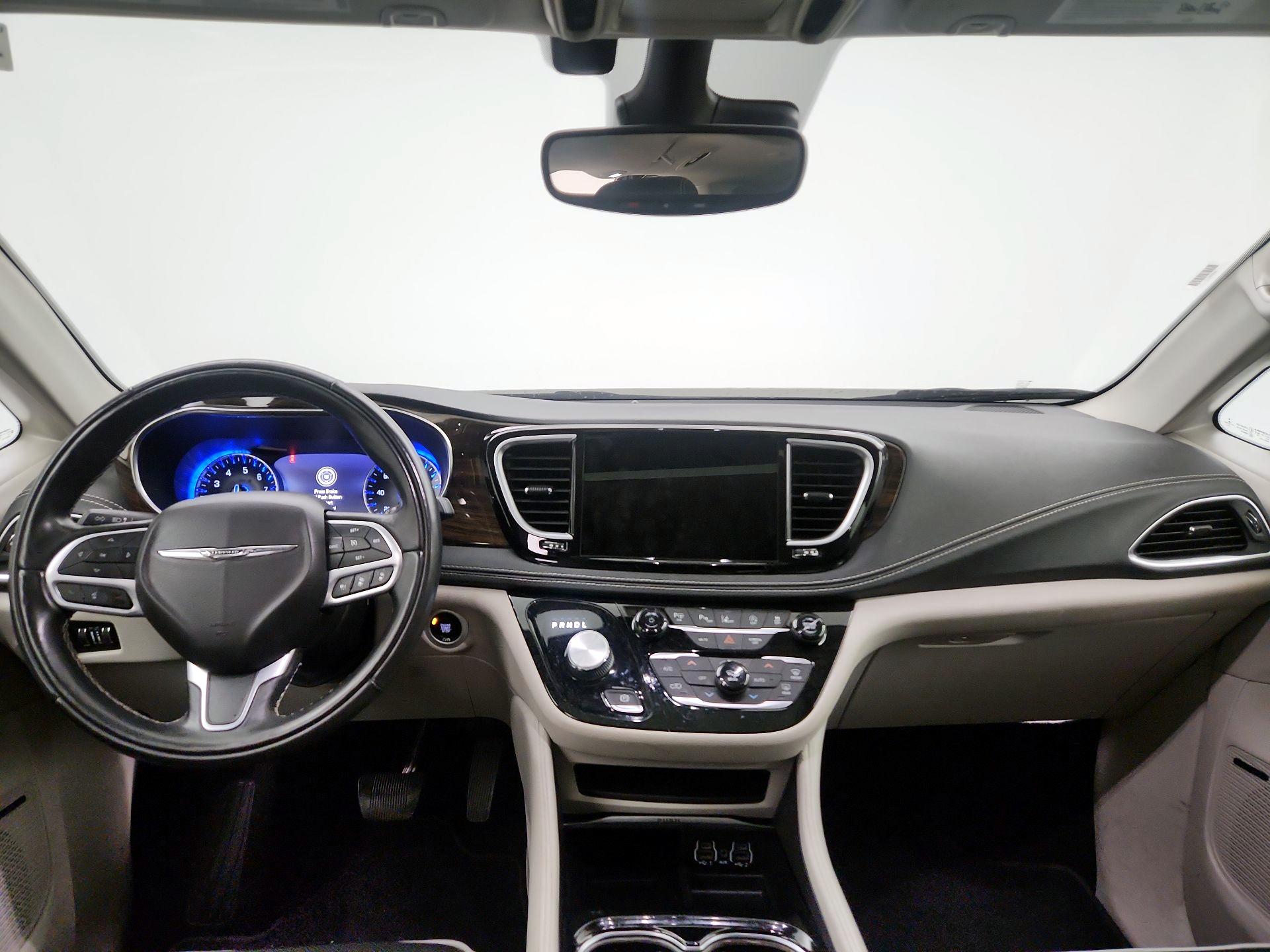 Thumbnail: 2022 Chrysler Pacifica - 9