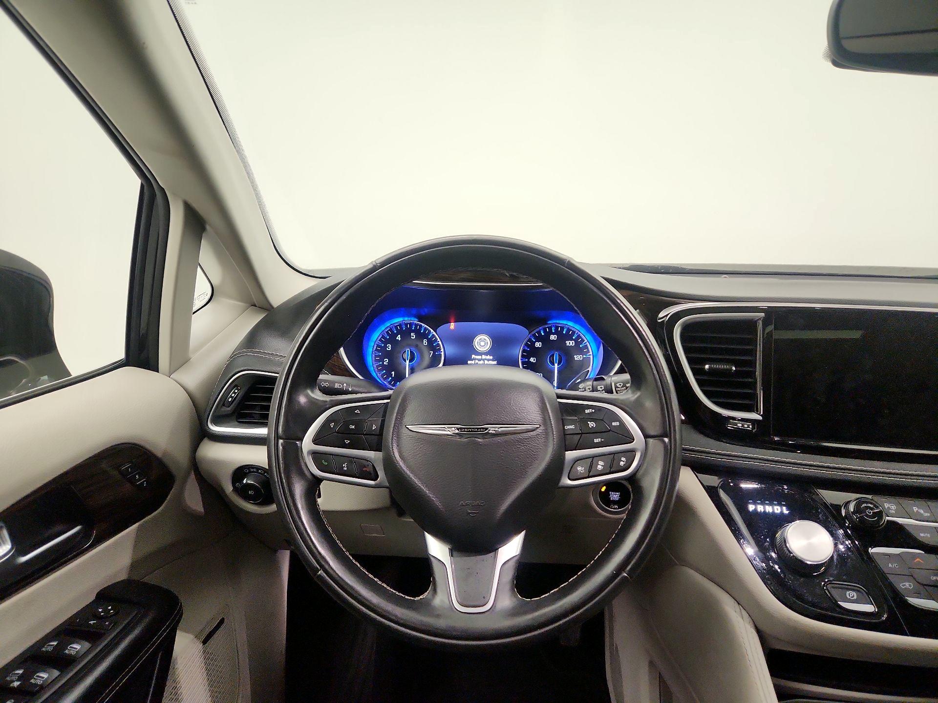 Thumbnail: 2022 Chrysler Pacifica - 10