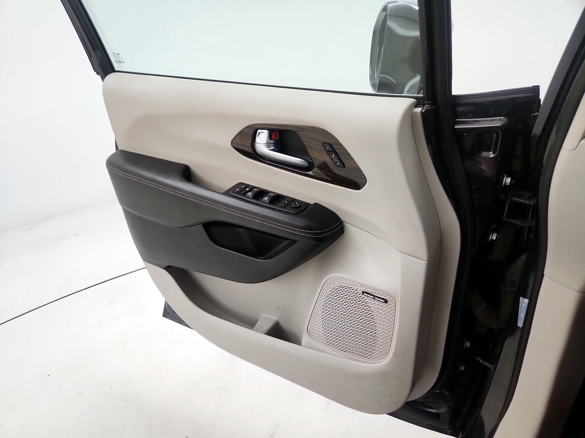 Thumbnail: 2022 Chrysler Pacifica - 12