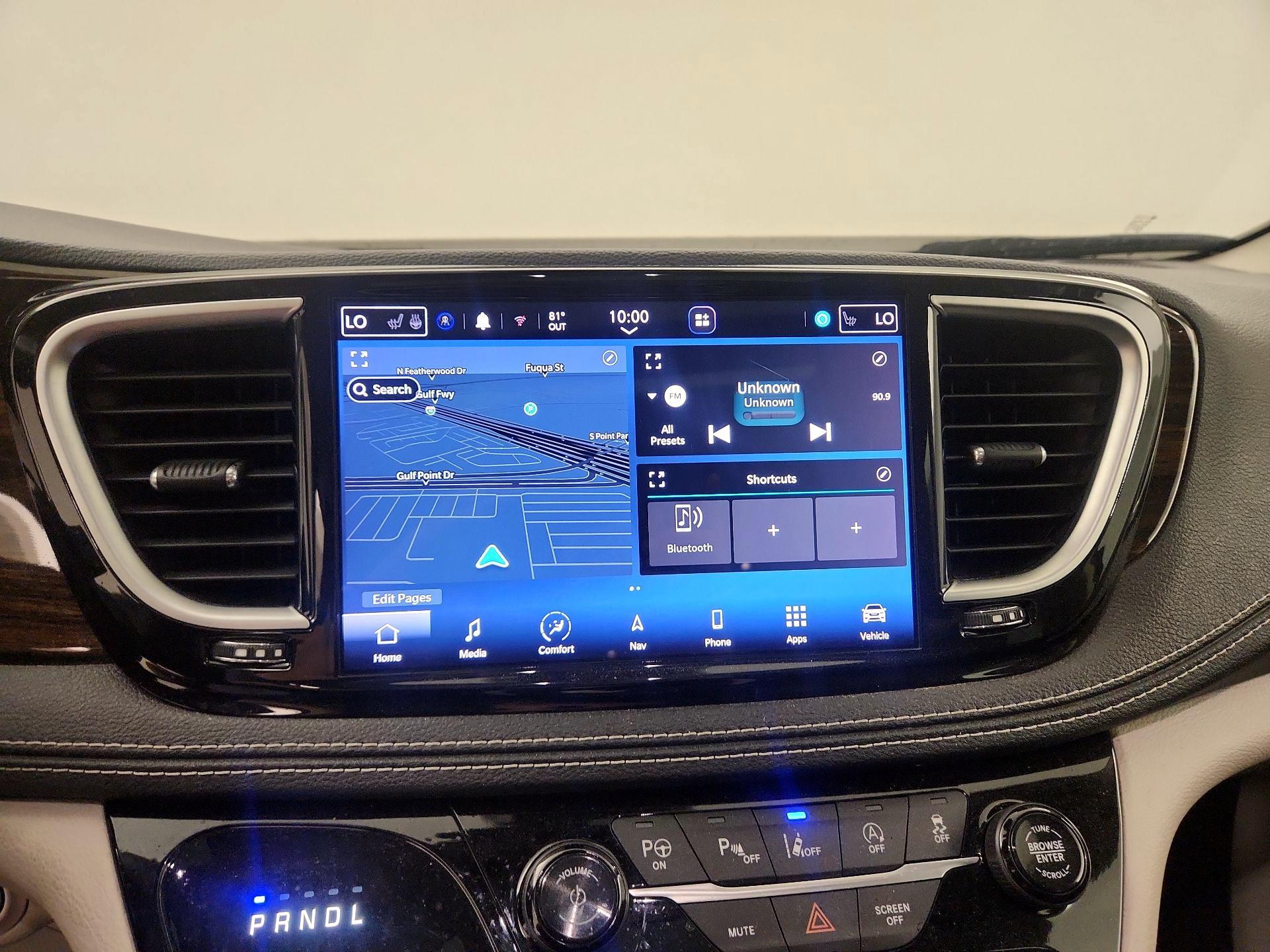 Thumbnail: 2022 Chrysler Pacifica - 16