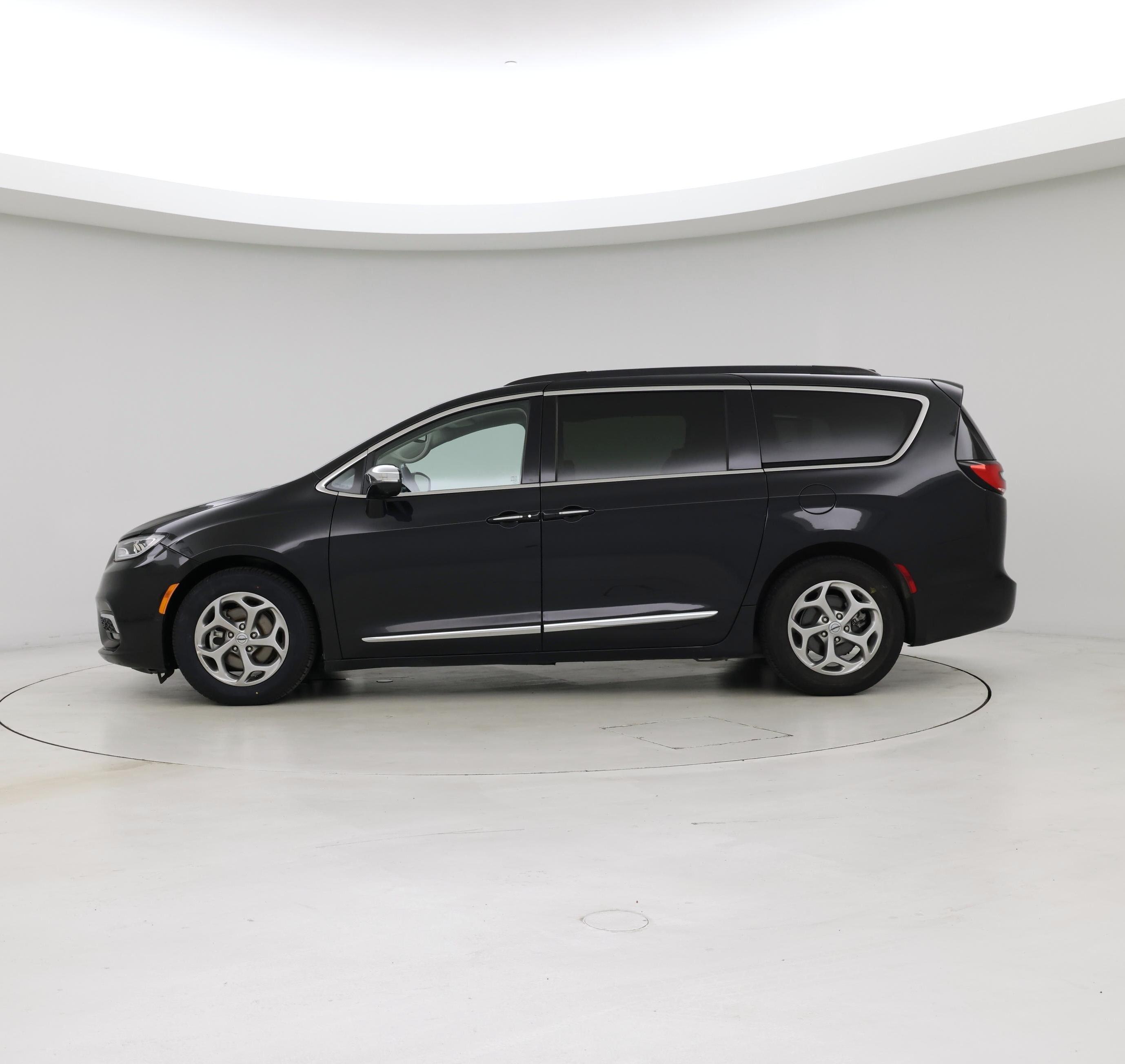 Thumbnail: 2022 Chrysler Pacifica - 3