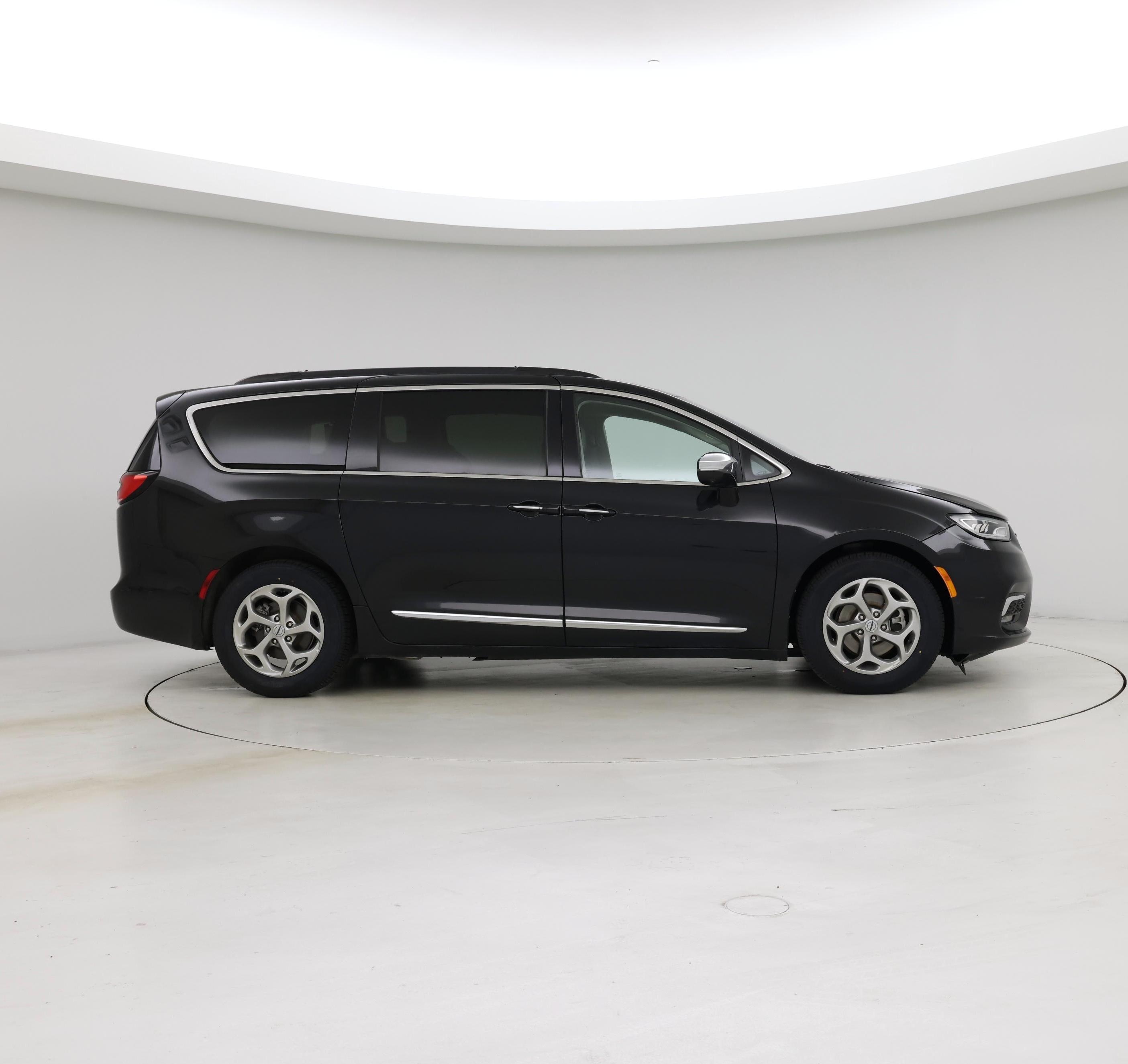 Thumbnail: 2022 Chrysler Pacifica - 7