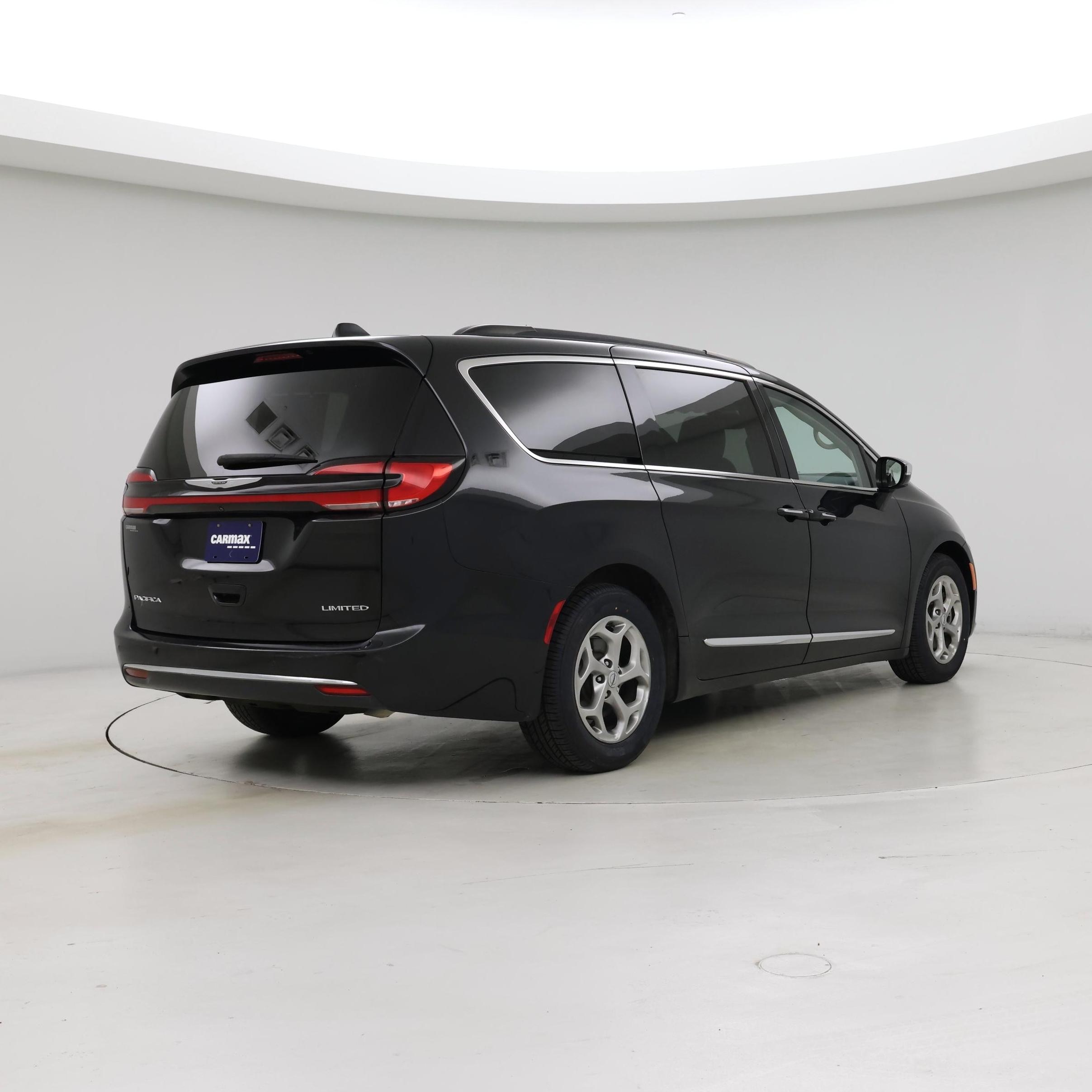 Thumbnail: 2022 Chrysler Pacifica - 8