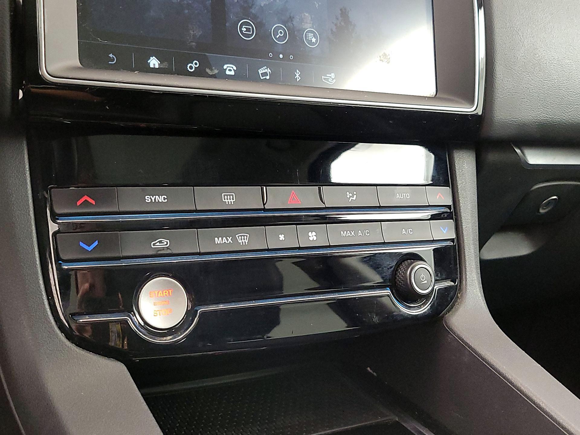 Thumbnail: 2020 Jaguar F-Pace - 16