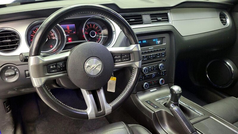 2013 Ford Mustang Premium 9