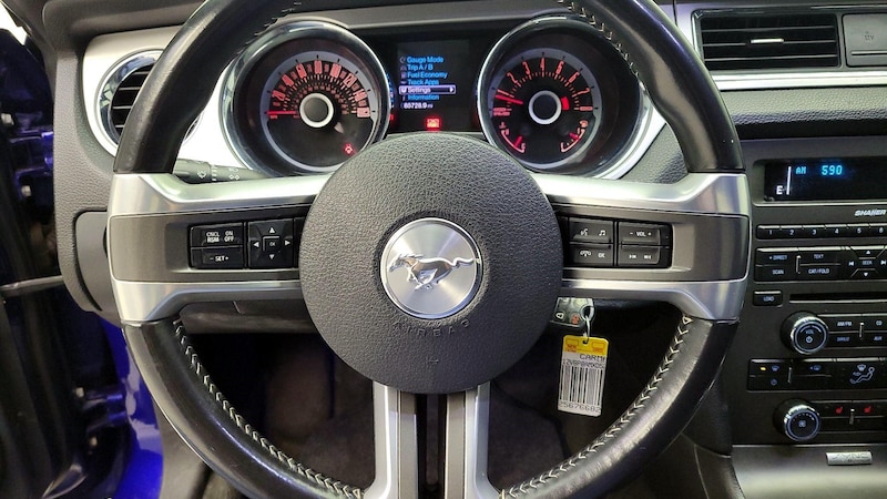 2013 Ford Mustang Premium 10