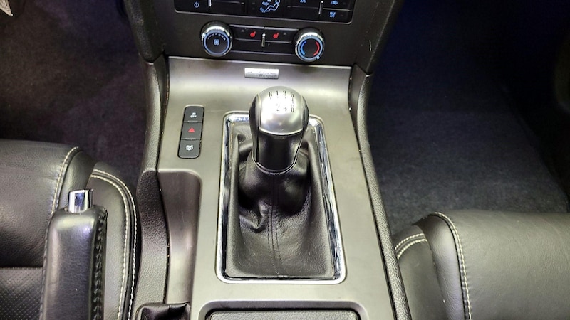 2013 Ford Mustang Premium 16