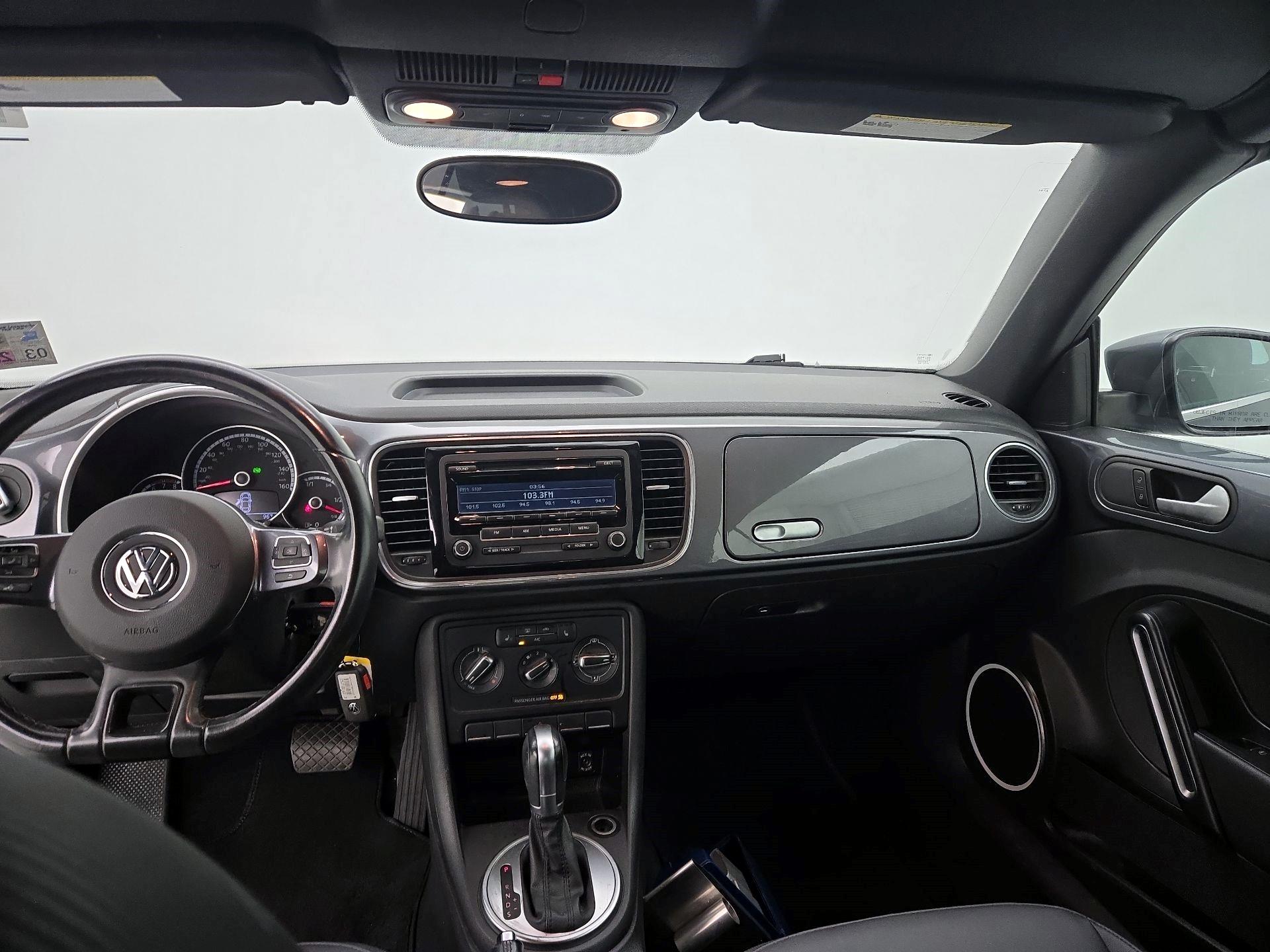 Thumbnail: 2015 Volkswagen Beetle - 9