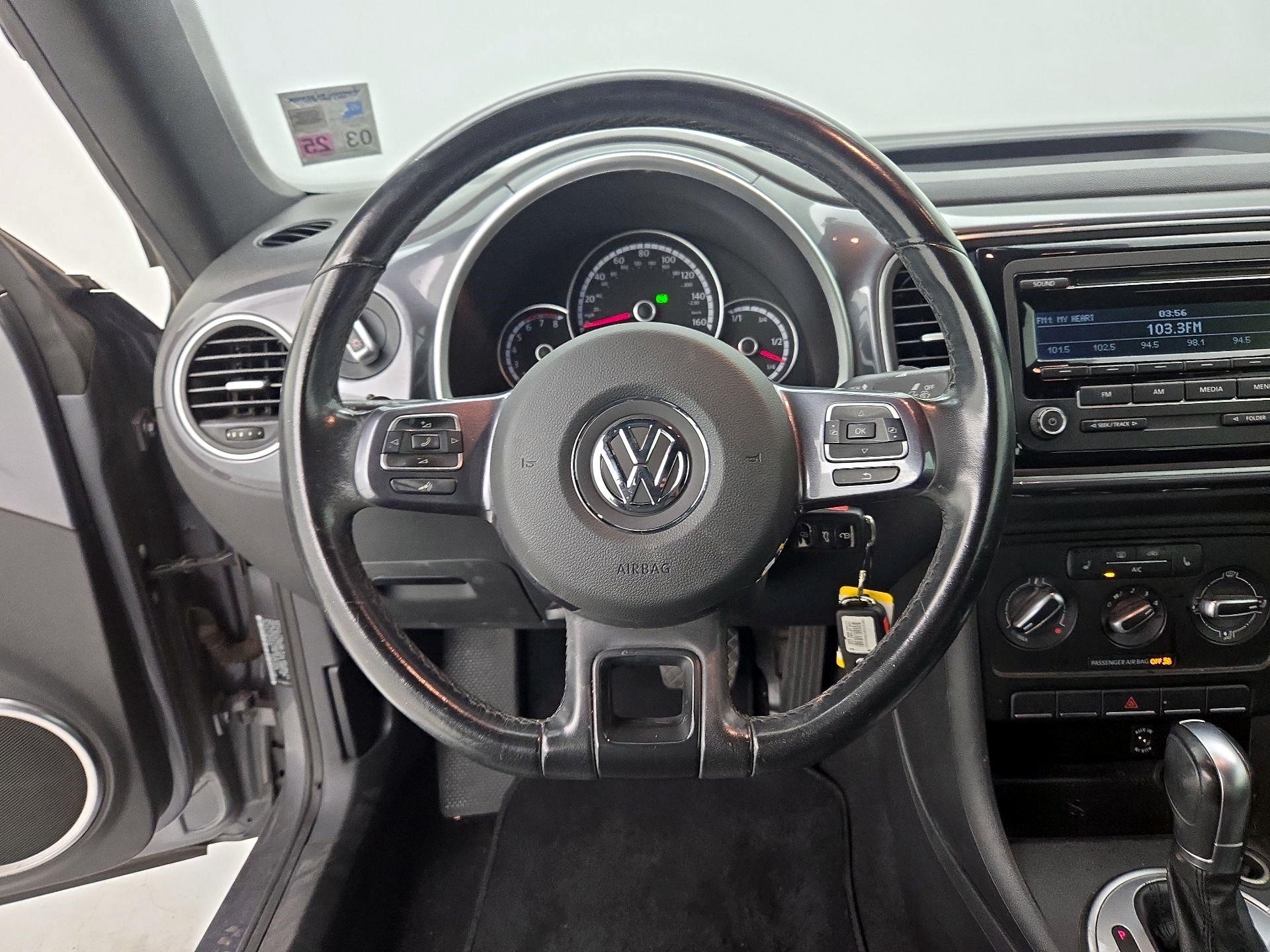 Thumbnail: 2015 Volkswagen Beetle - 10