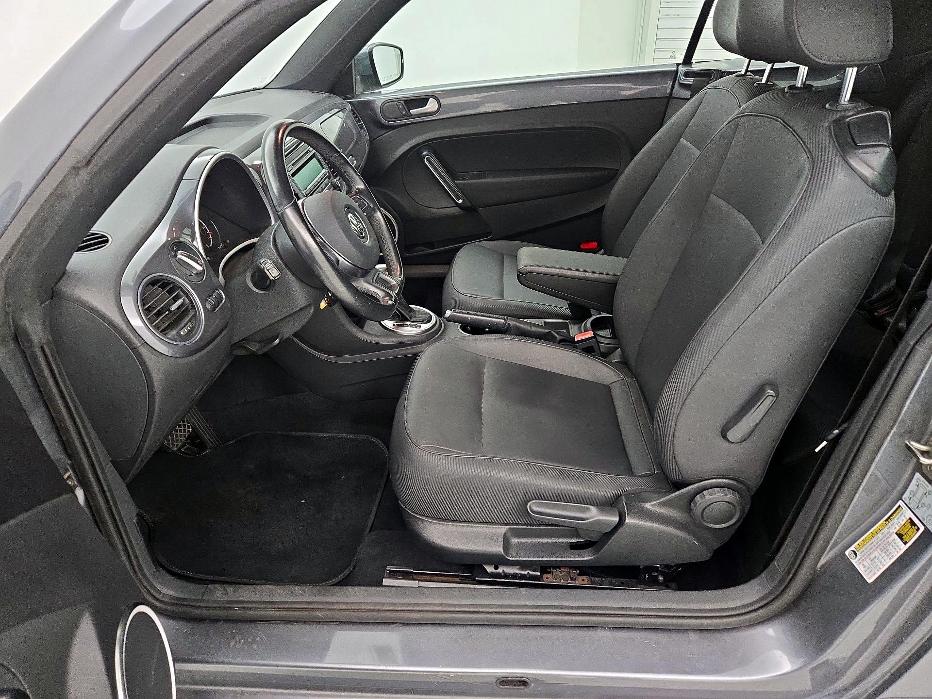 Thumbnail: 2015 Volkswagen Beetle - 11