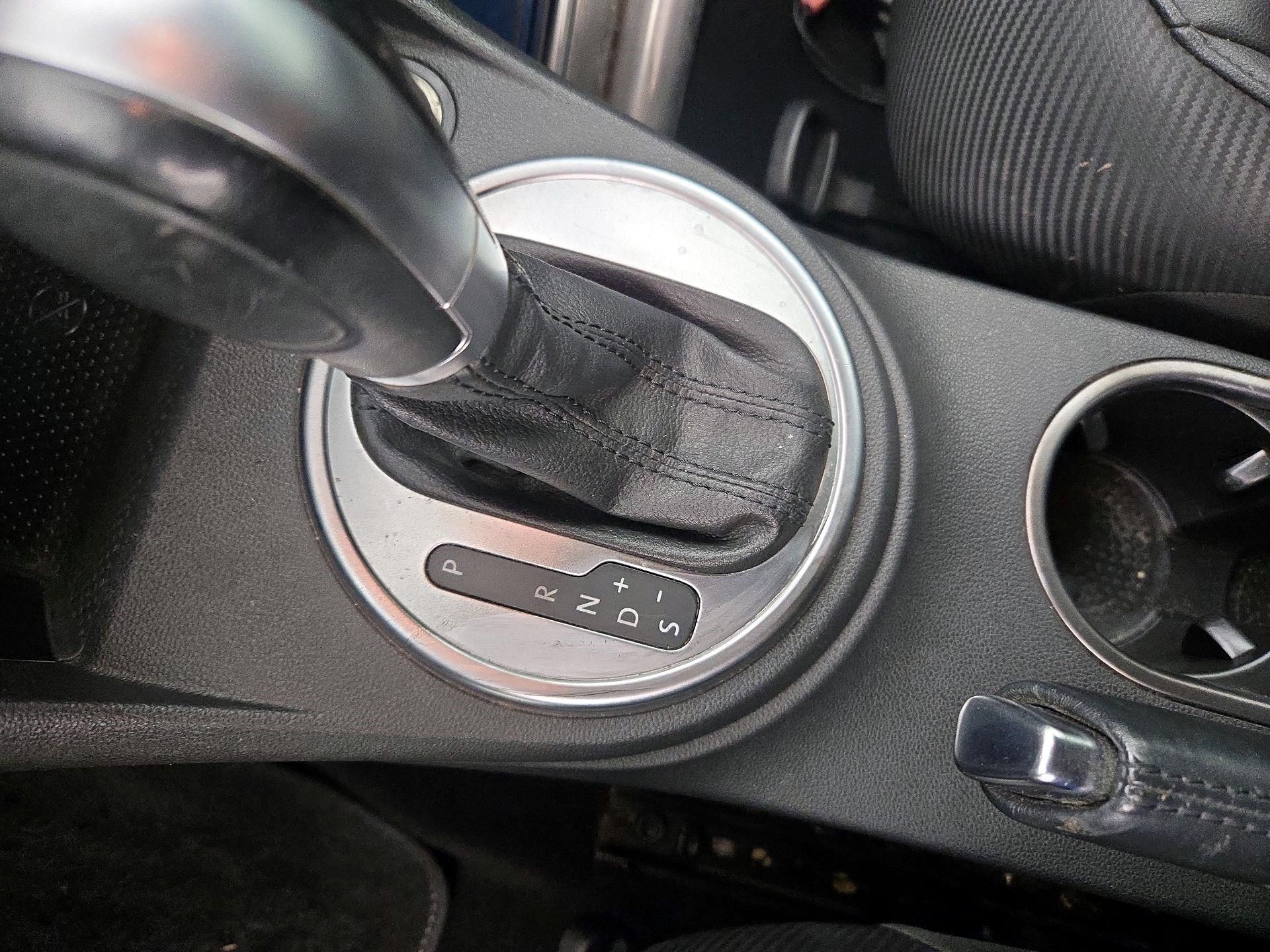 Thumbnail: 2015 Volkswagen Beetle - 16