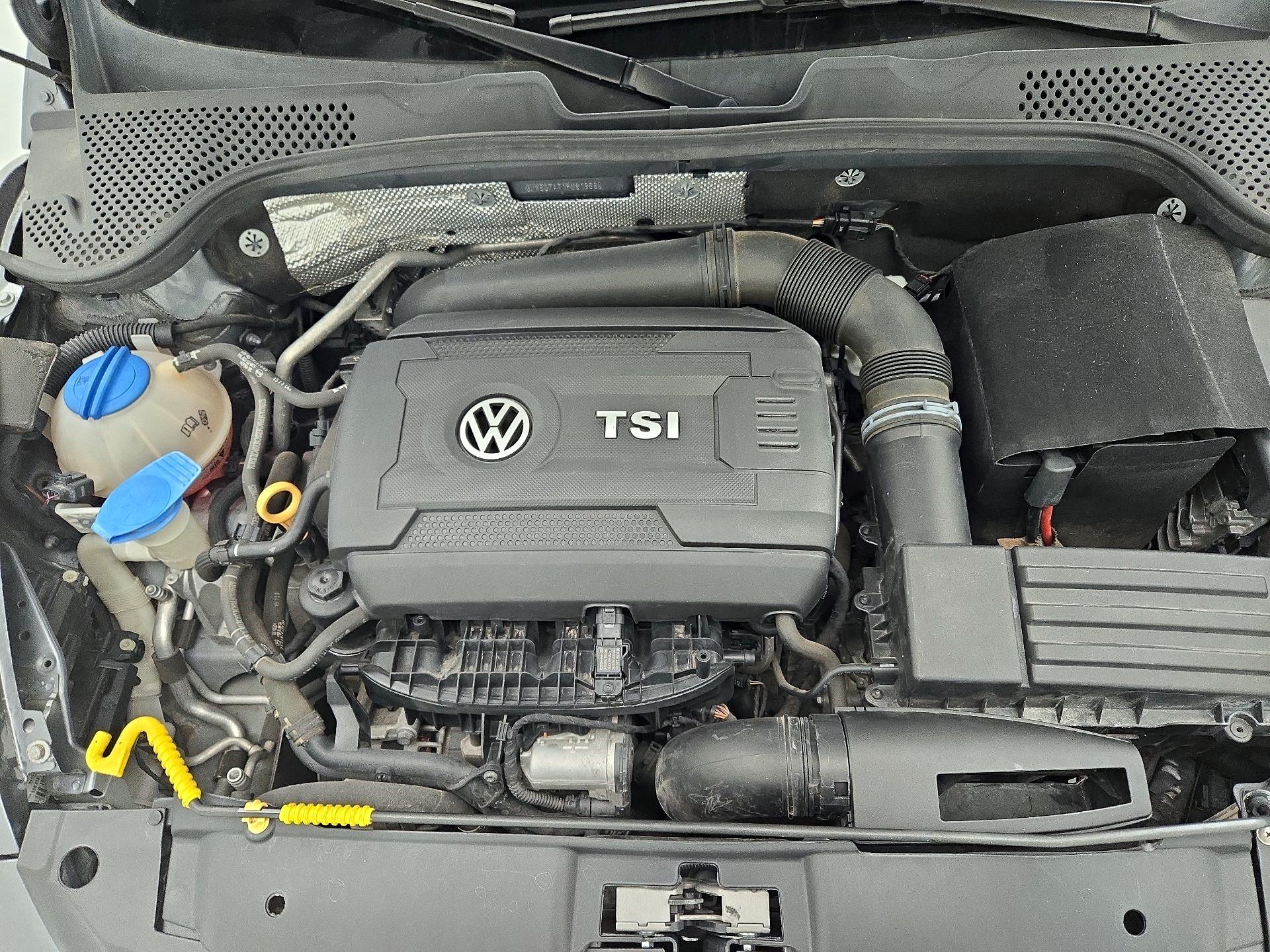 Thumbnail: 2015 Volkswagen Beetle - 20