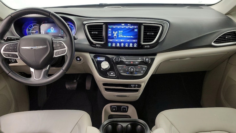 2018 Chrysler Pacifica Hybrid Touring L 9